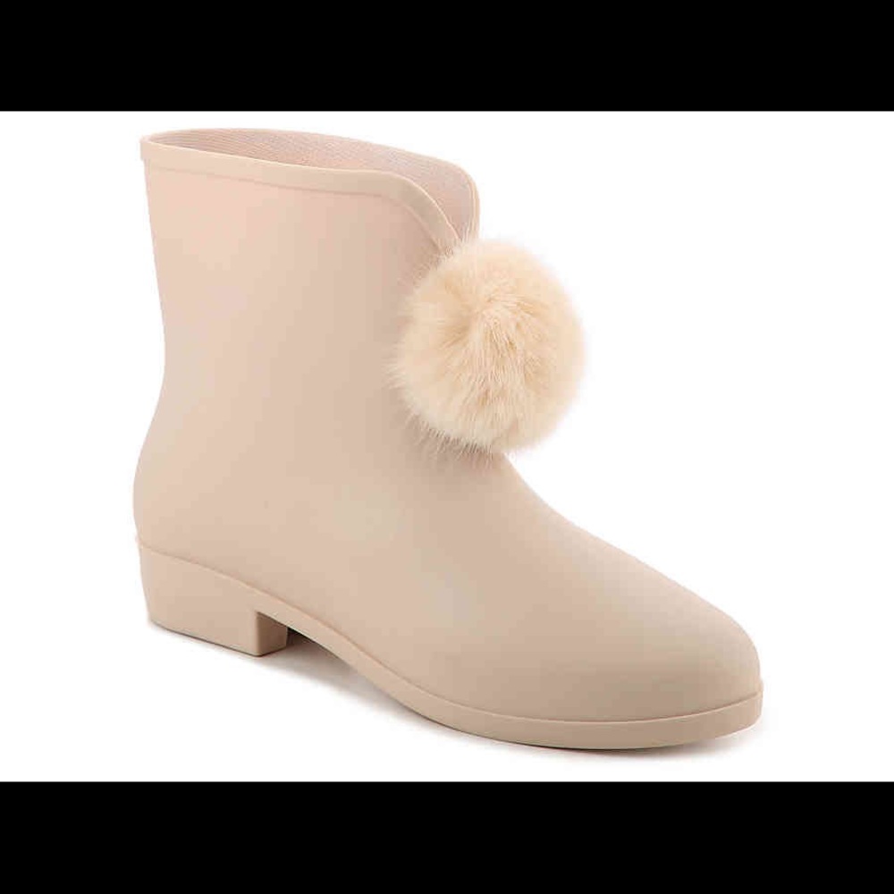 Woman's cozy boots